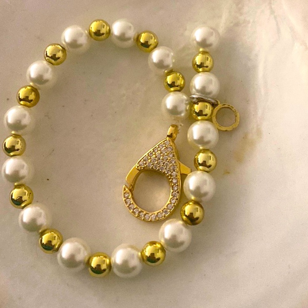Diamond gold claps gold pearls